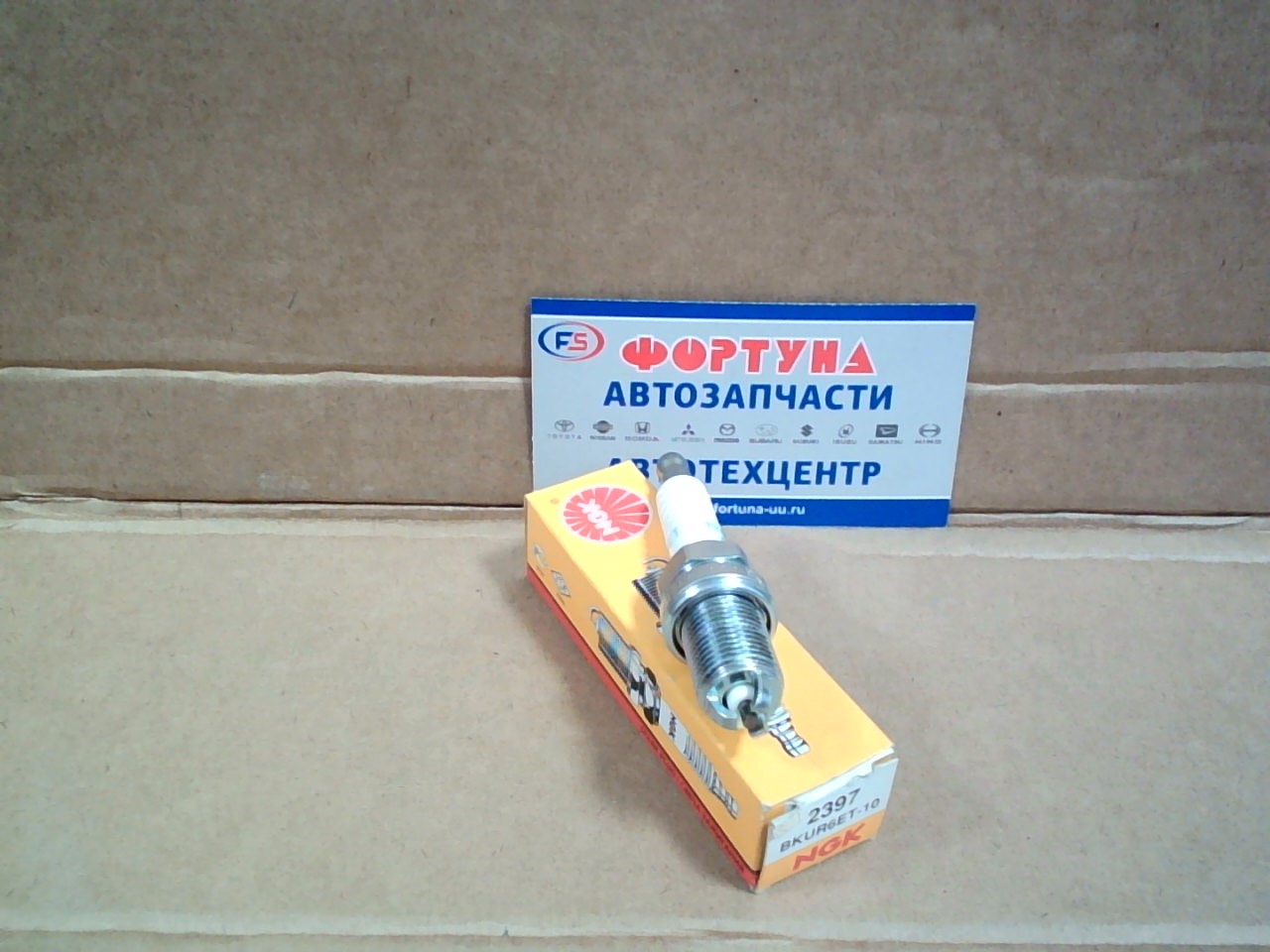 Свеча зажигания BKUR6ET-10 (2397) NGK /AUDI A3, A4, A6, A8 96-01,  VW GOLF 97-06,  PASSAT 00-05,  POLO 99-01/ на  