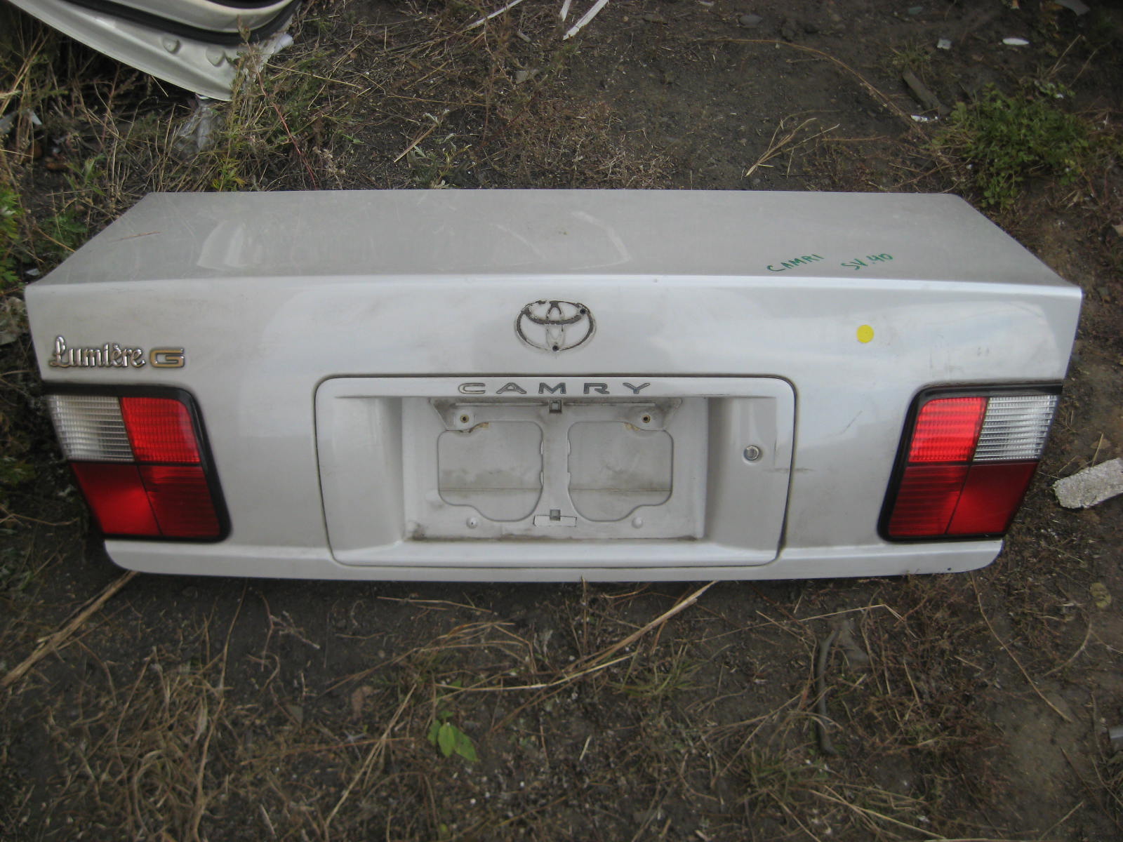 Крышка багажника TOY CAMRY SV40 /серая/ з/ф32-161 [б/у] на TOYOTA CAMRY