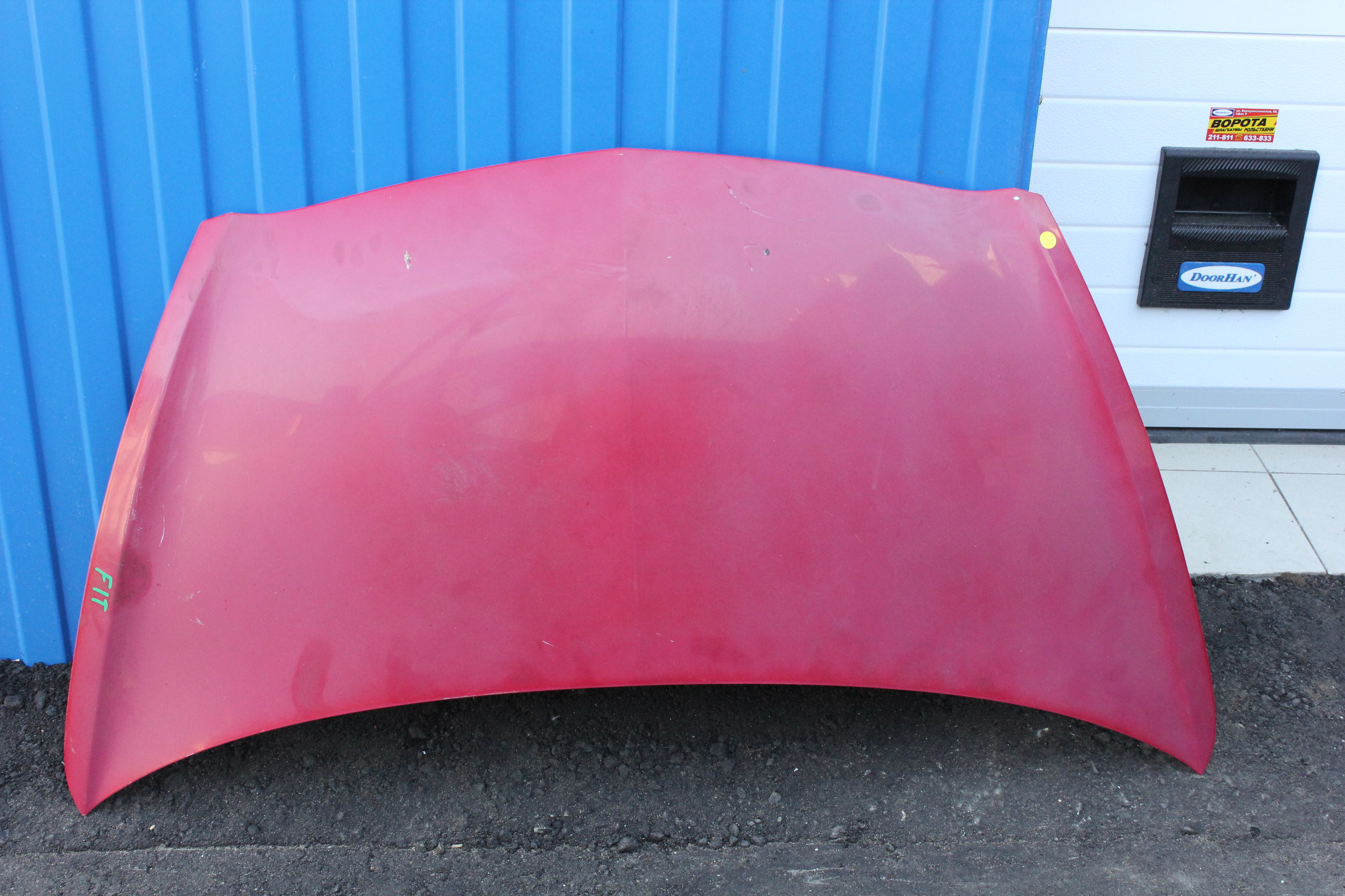 Капот HON FIT GD1 (01) /красный/ [б/у] на HONDA FIT