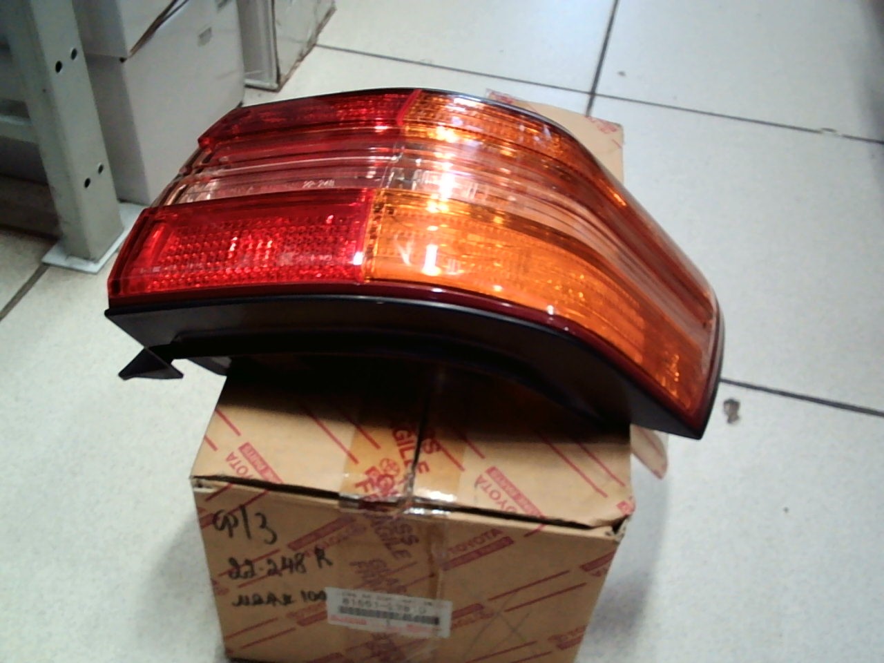 Задний фонарь TOY MARK 100 (96-98) 22-248 R [81551-22810] TOYOTA на  