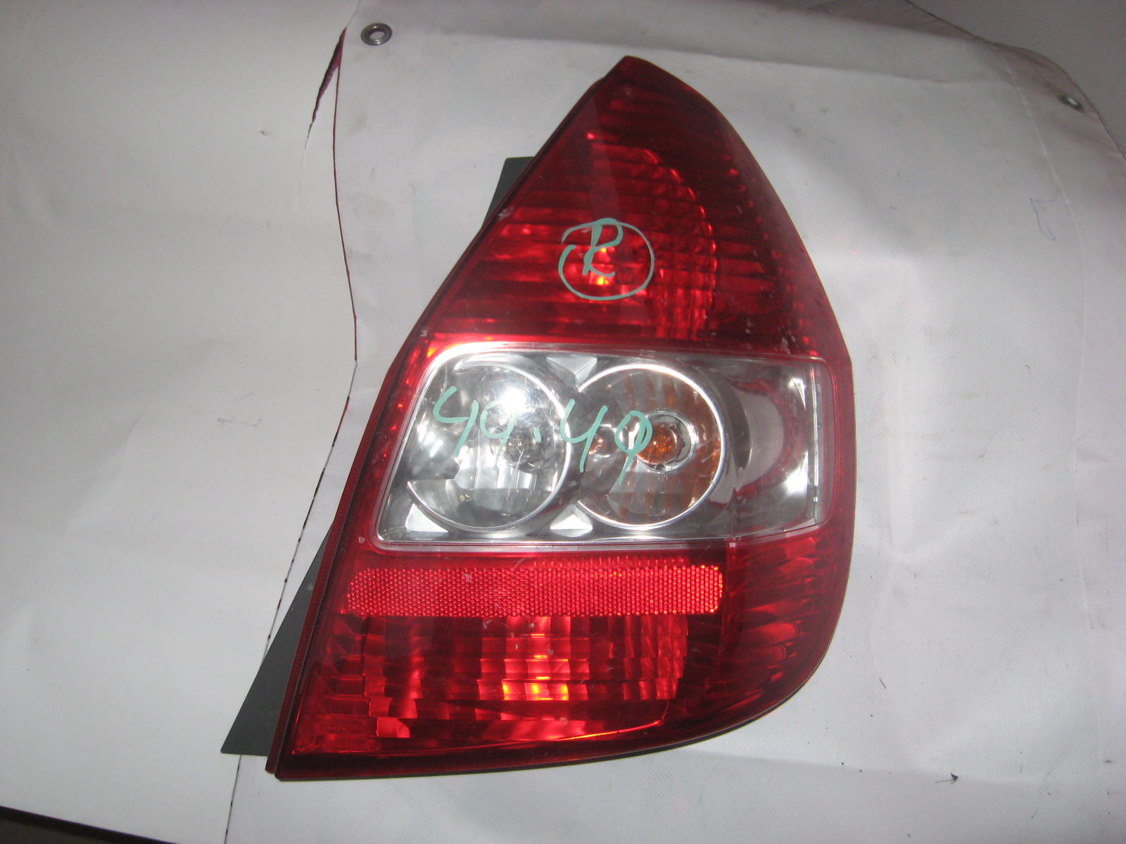 Задний фонарь HON FIT GD1  49-49  R  [б/у] на HONDA FIT