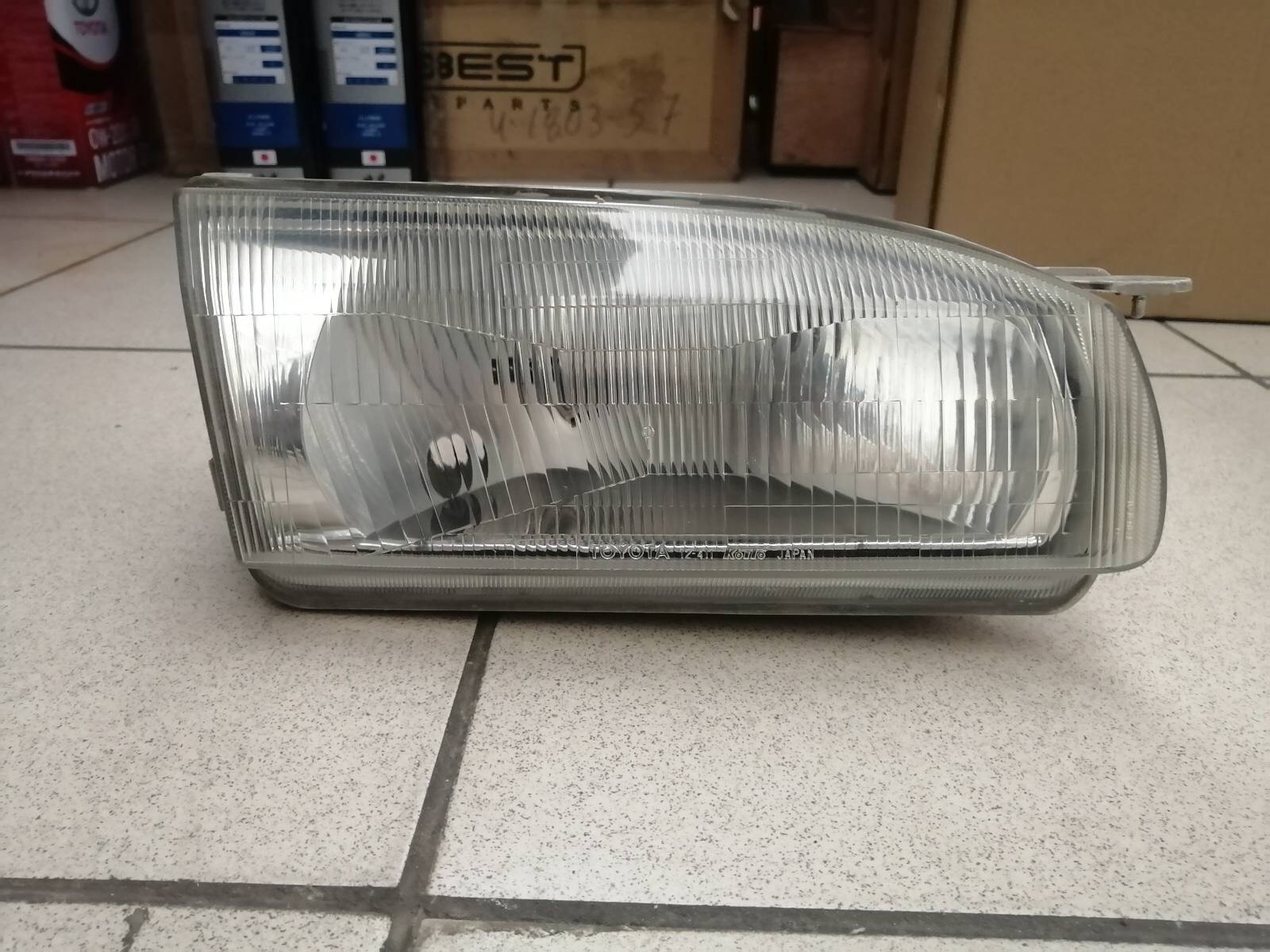 Фара TOY COROLLA 110 12-411 R  -98 [б/у] на TOYOTA COROLLA