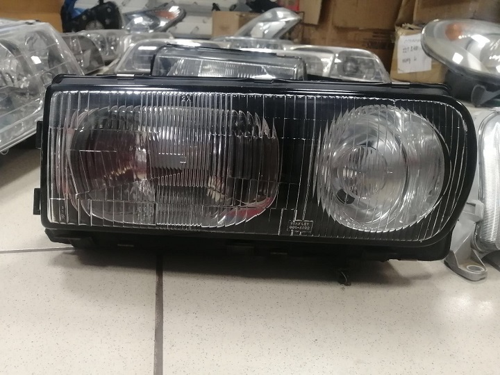 Фара MMC DIAMANT 001-4492 R (черный) [б/у] NEW стекло на MITSUBISHI DIAMANT