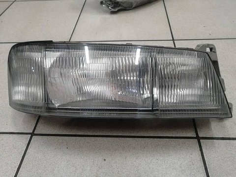 Фара NIS LARGO W30 100-52461 R [б/у] (к/с98) на NISSAN LARGO