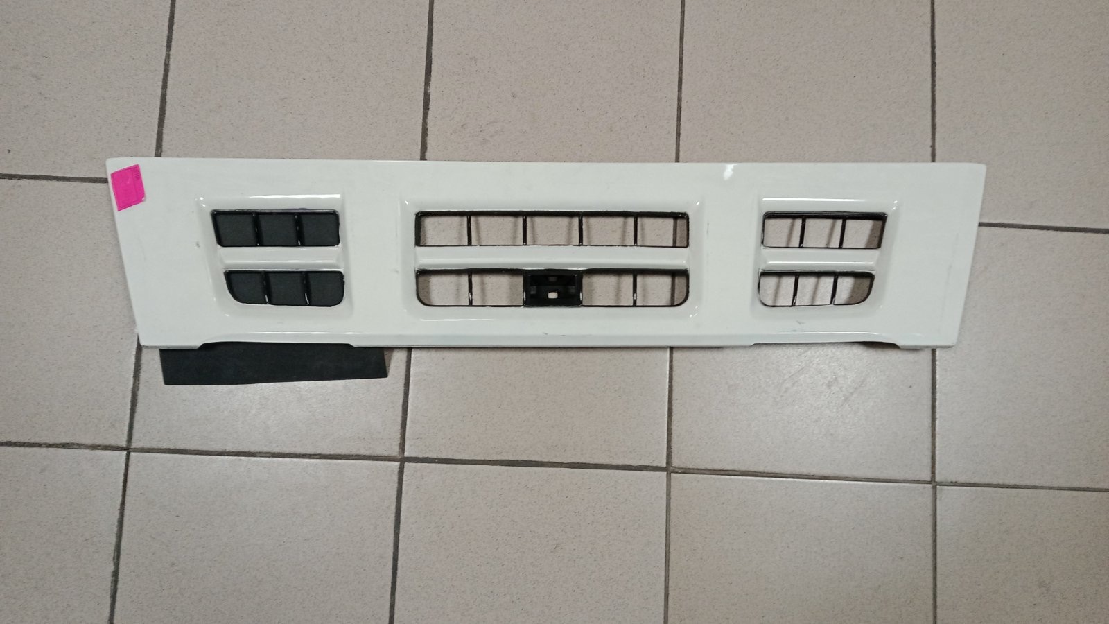 Решётка ISUZU IZ10-0801-00/12-10-08-04-00 NKR '04-'07 /узкая кабина API на  