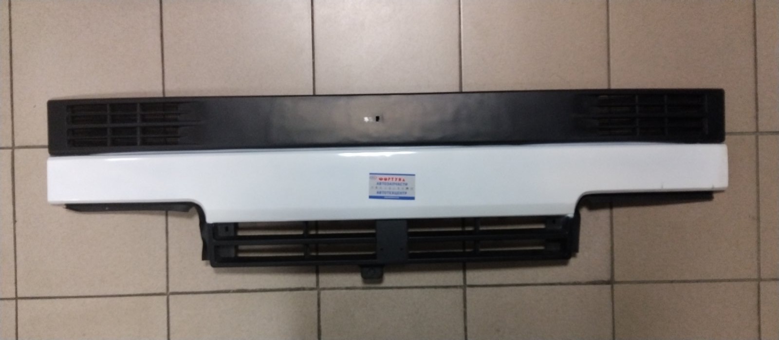 Решётка ISUZU ELF 1991-1993 842-08-083 /узкая кабина/ на  