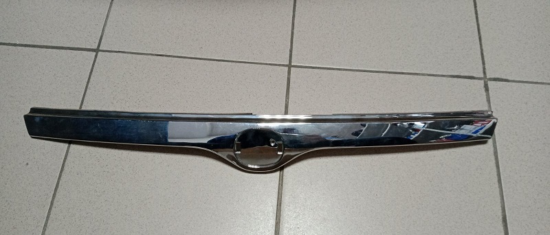 Молдинг решётки MAZDA FAMILIA (99-01) [MZ07073MAMT5/MZV6-093S-0] /хром/ на  