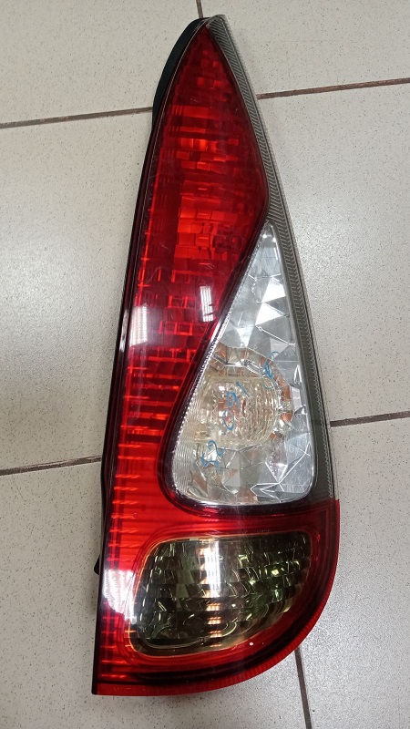 Задний фонарь TOY FUNCARGO NCP20 52-091R '03-'05 [б/у] на TOYOTA FUNCARGO