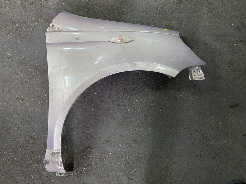 Крыло TOY VITZ SCP10 R /серебро/ [б/у] на TOYOTA PLATZ