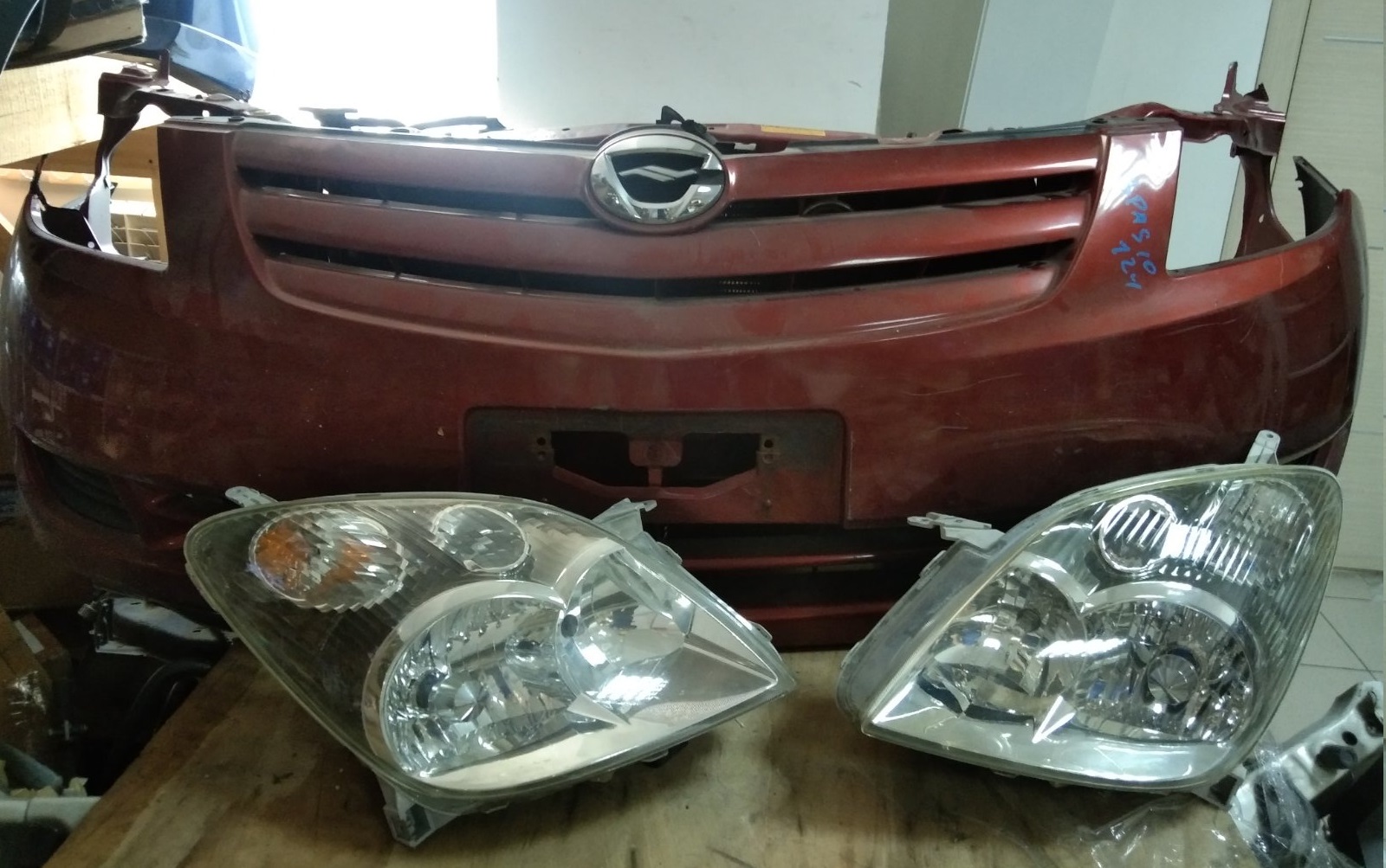 Ноускат TOY SPACIO ZZE124 1ZZ фара 13-73 XENON /красный/ [б/у] 2мод. на TOYOTA COROLLA SPACIO