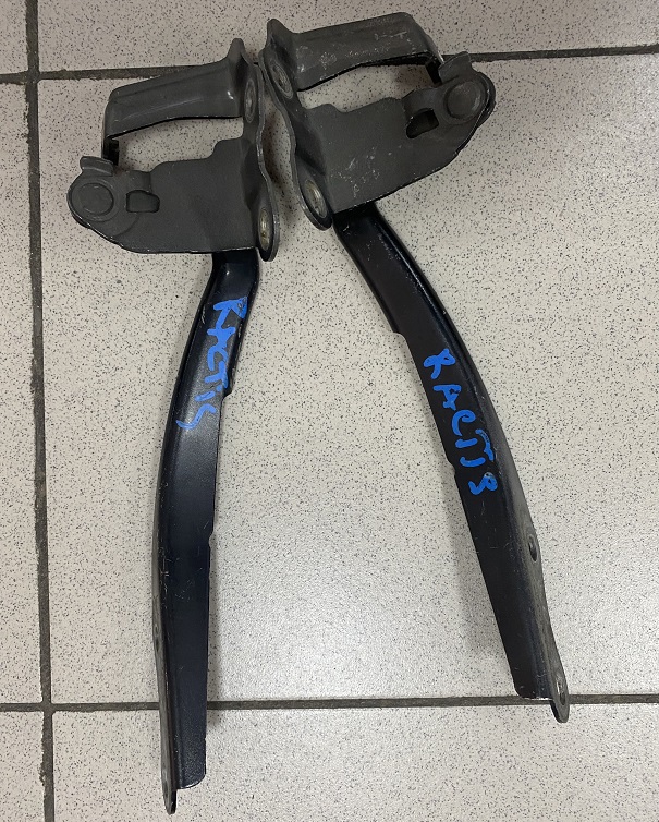 Петля капота TOY RACTIS NCP100 /RH+LH/ [б/у] на TOYOTA RACTIS