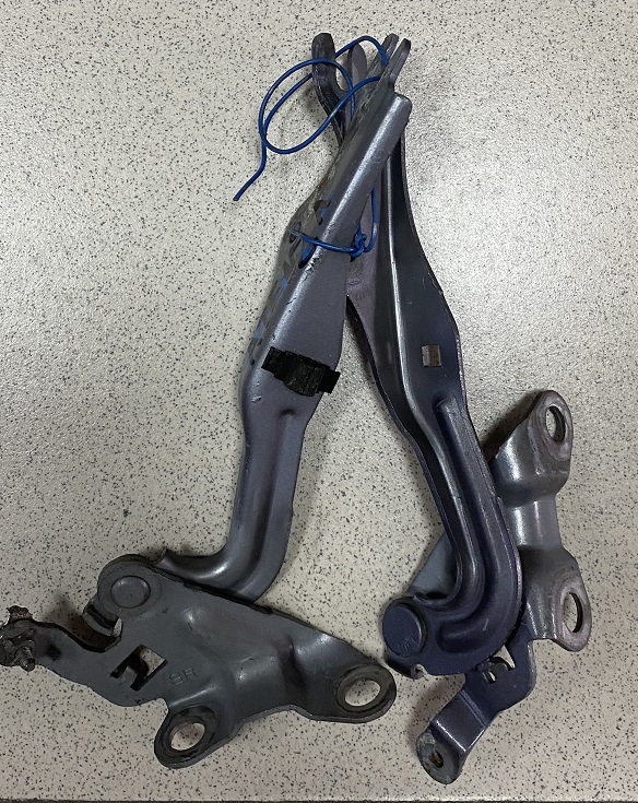 Петля капота MAZ ATENZA GG3S '02- /RH+LH/ [GJ6A-52-410+GJ6A-52-420] [б/у] на MAZDA ATENZA