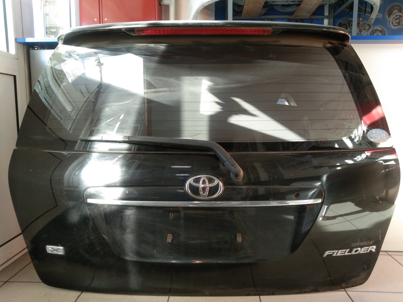 Дверь 5-я TOY COROLLA FIELDER 120 (черная) 2мод. '03 /спойлер, метла/ [б/у] на TOYOTA COROLLA FIELDER