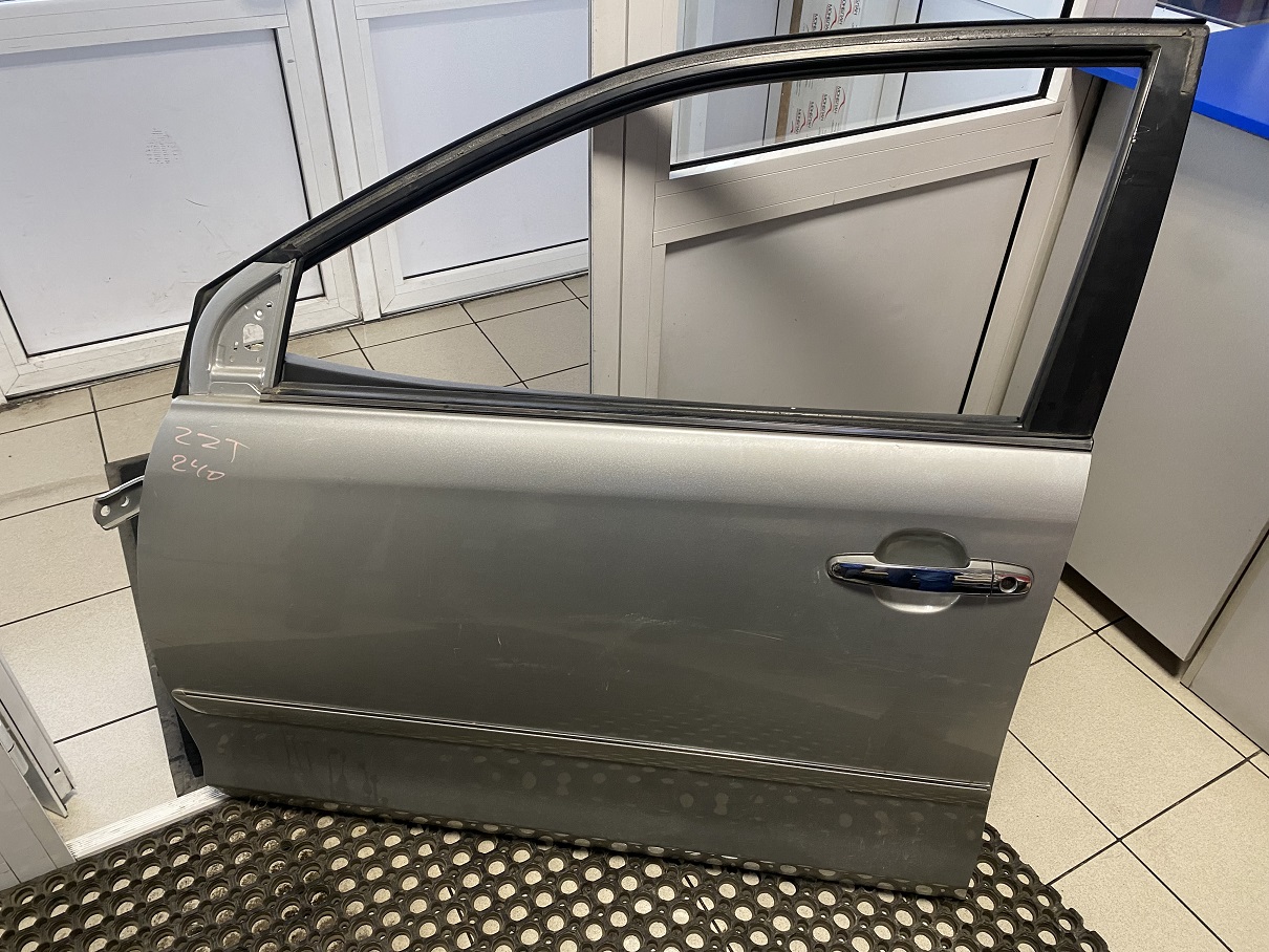 Дверь TOY PREMIO  240  (серая/темно-серая)  FRONT LH  [б/у] /молдинг/ на TOYOTA PREMIO