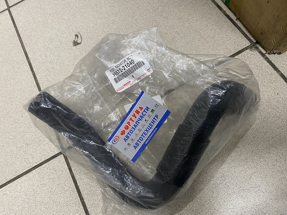 Патрубок радиатора верхний 16572-21040 TOYOTA /NZT240, ZZT240/ на  