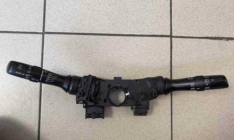 Переключатель подрулевой (без шлейфа) TOY Corolla Fielder ZRE142 '08 [б/у] /кольцо туманок/ на TOYOTA COROLLA FIELDER