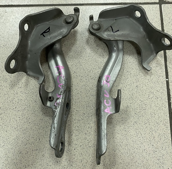 Петля капота TOY CAMRY ACV30 LH+RH [53420-33120+53410-33120] [б/у] на TOYOTA CAMRY