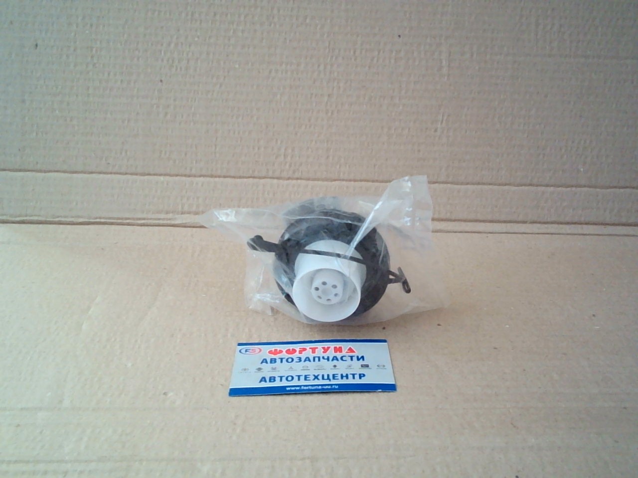 Крышка б/бака 77300-33070 TW /CAMRY/COROLLA/HIGHLANDER/LEXUS ES300/330/GX470/RX330/350 (JPP)/ на Крышка б/бака 77300-33070 TW /CAMRY/COROLLA/HIGHLANDER/LEXUS ES300/330/GX470/RX330/350 (JPP)/ на