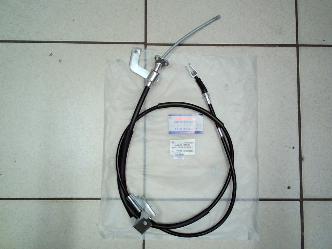 Трос ручного тормоза 46430-0K040 DAGGER /левый /Hilux KUN25,  KUN26,  KUN35,  KUN36,  LAN25,  LAN35,  TGN26,  TGN36 LH/ на  