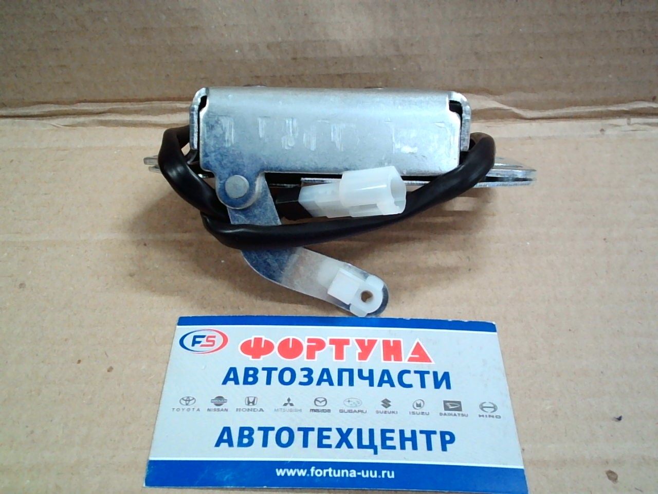 Замок задней двери 69350-37020 TW /KZH10#, 11#, 12#, LH100, 107, 110, 115, 117, 120, 125, RZH100, 101, 110, 124/ на Замок задней двери 69350-37020 TW /KZH10#, 11#, 12#, LH100, 107, 110, 115, 117, 120, 125, RZH100, 101, 110, 124/ на