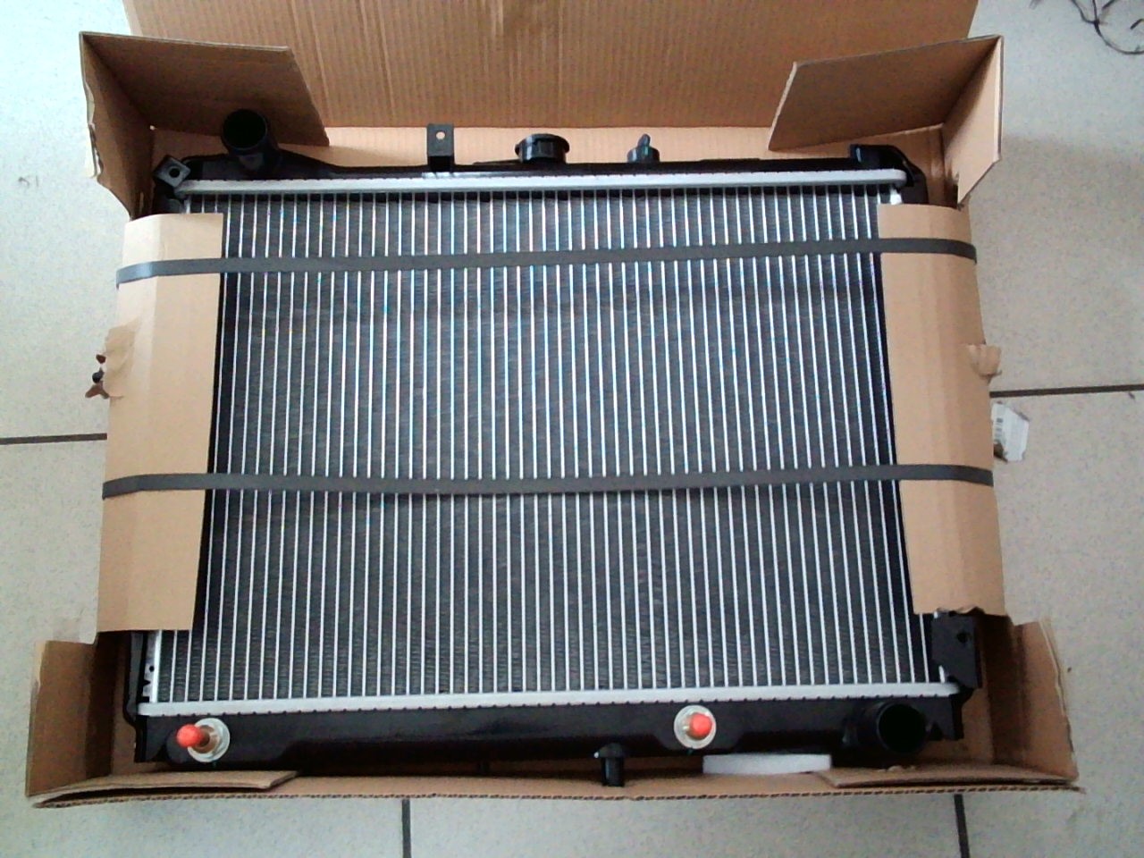 Радиатор MA-0090-26-AT-K /R2 AT выс. по сот.-39. шир.-56. SK22T,  SK22V,  SK24T,  SK26T, SS28V,  SS28H,  SD29T,  SD2AT BONGO 1999- 2001/ на  